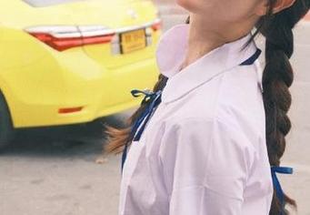 我说www.17视频中那些角色是不是都有隐形的网红梦想，好奇得很！