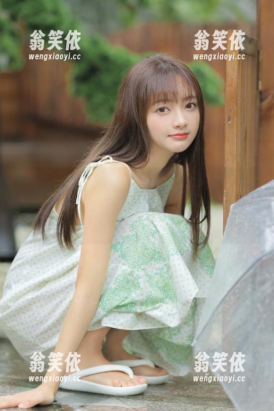 吾爱吃瓜网 坐在沙发上,手里拿着遥控器,竟念起“吾爱吃瓜网52”的网址,果然...意犹未尽!