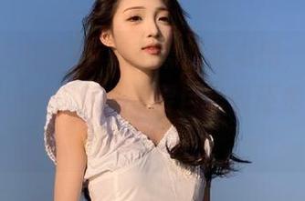 下载了黑料吃瓜网，不小心沉迷了……这瓜，是要自己咬还是让别人来呢？
