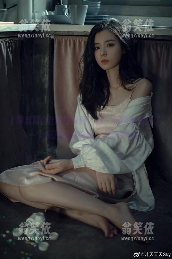 走进黑料网入口，仿佛被吸进了一个疯狂的蜜蜂窝，只想采蜜！