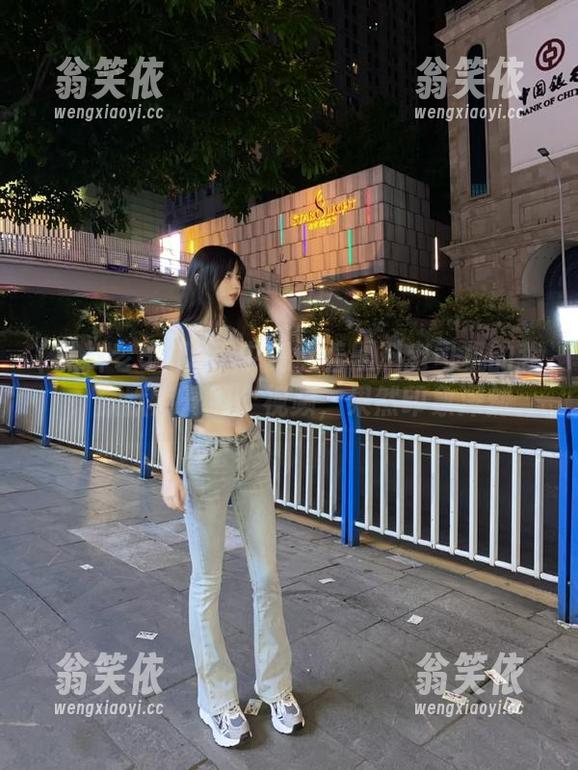 手中把玩着黑料老司机的我，默默点开那个视频，果然印象深刻